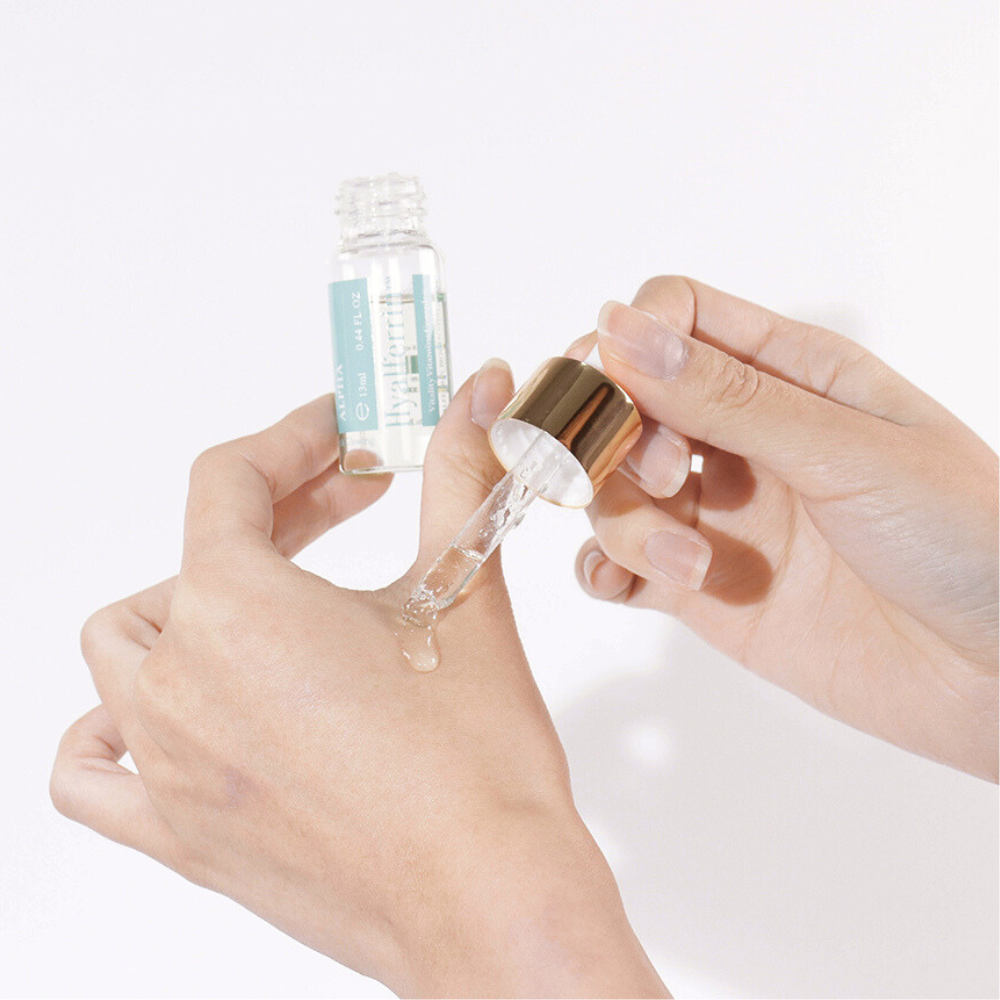 HYALFERRIN™ BIOGEN SIGNAL AMPOULE SET - Hochwirksames 2-Phasen Ampoule-Konzentrat mit Lactoferrin, bFGF, VEGF & Tranexamoyl Tetrapeptide-51 (tiefe Regeneration, Festigung & Faltenminderung bei reifer Haut)_Anwendung 1